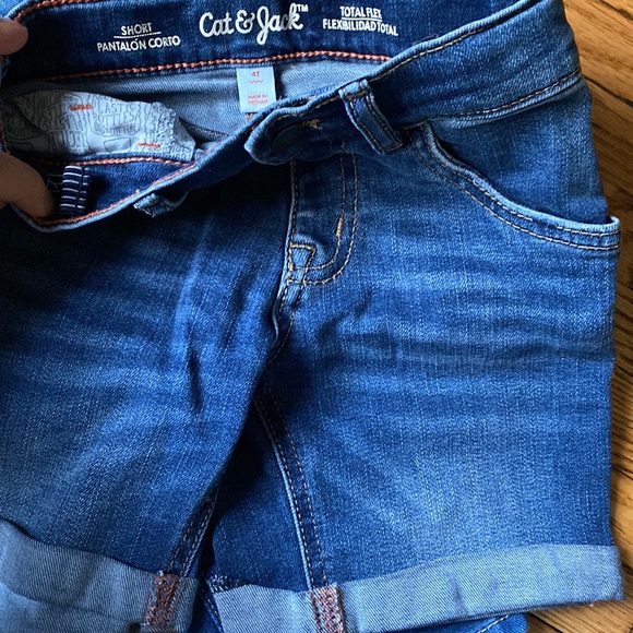 Lot of 4t jeans and jean shorts - Picture 5 of 5